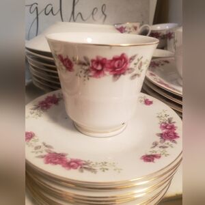 18-Piece Fine China Tea Service 🌹 Pedestal Cups, Creamer & Sugar Set